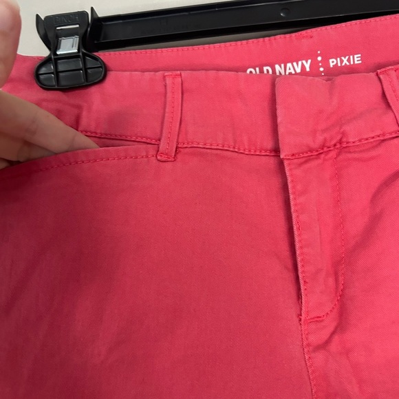 Women’s Old Navy Pixie Pants, Size 0 - Picture 2 of 5